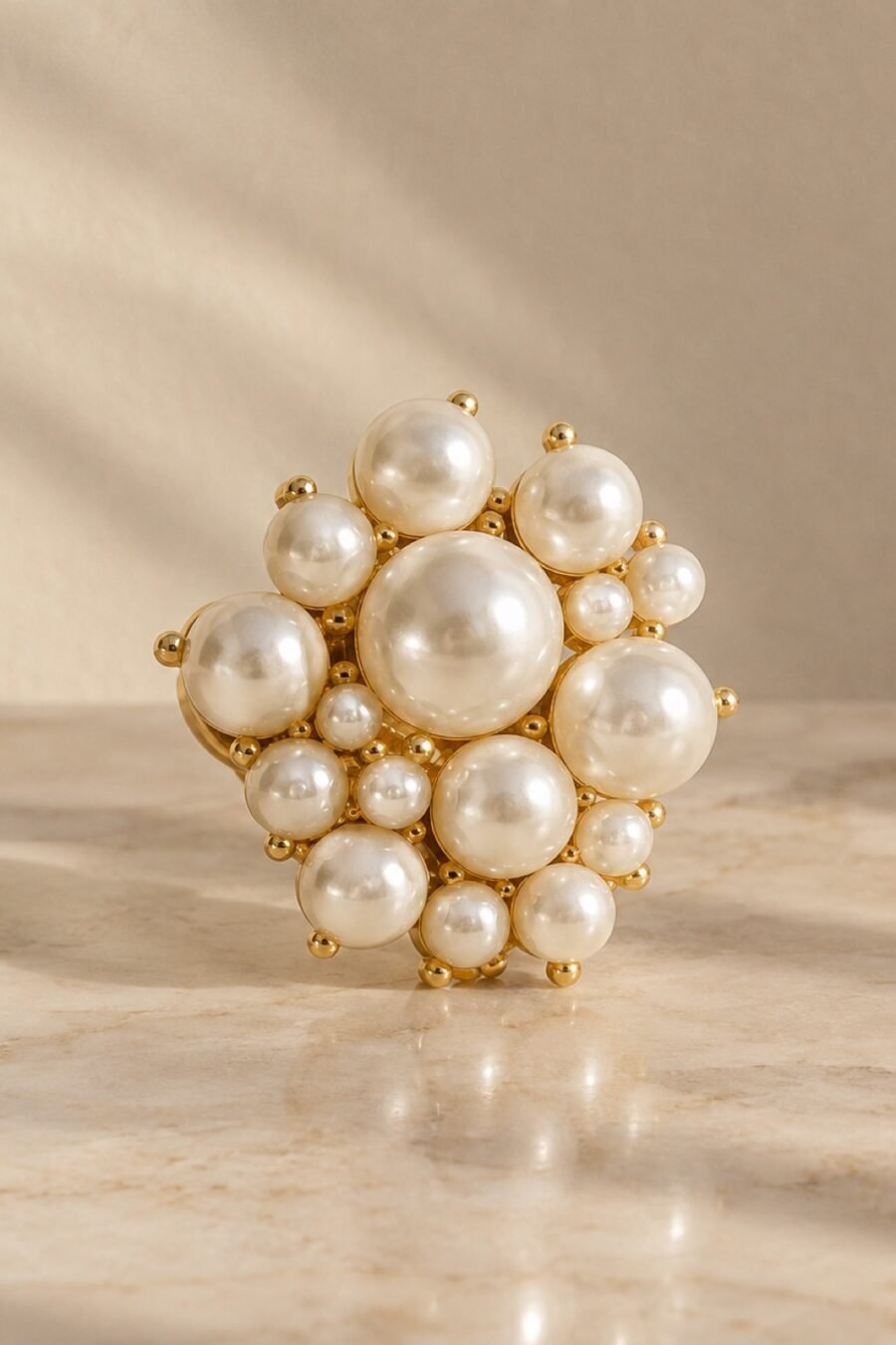 Kettle Pearl Cluster Brooch in Gold-tone / ivory