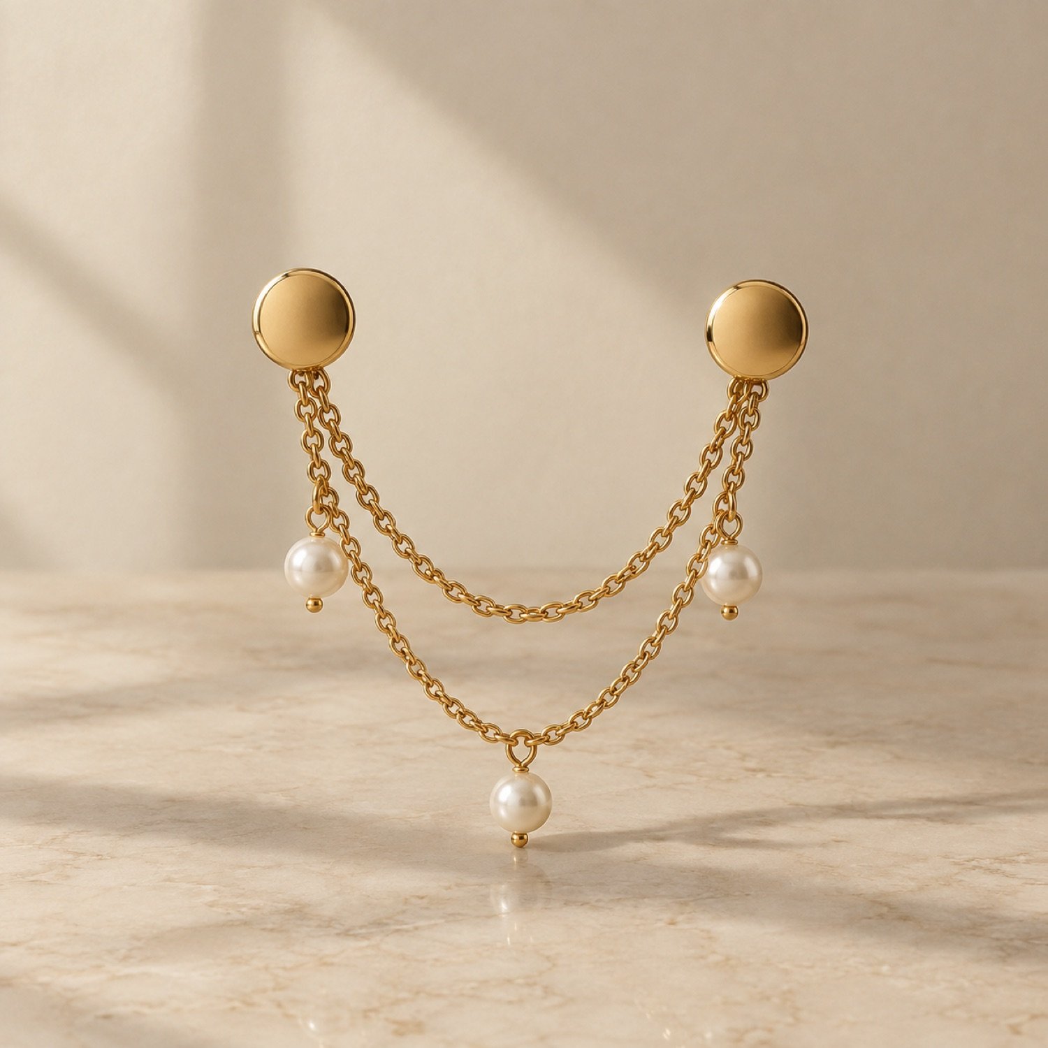 Kettle Chain-Drape Brooch in Gold-tone / ivory