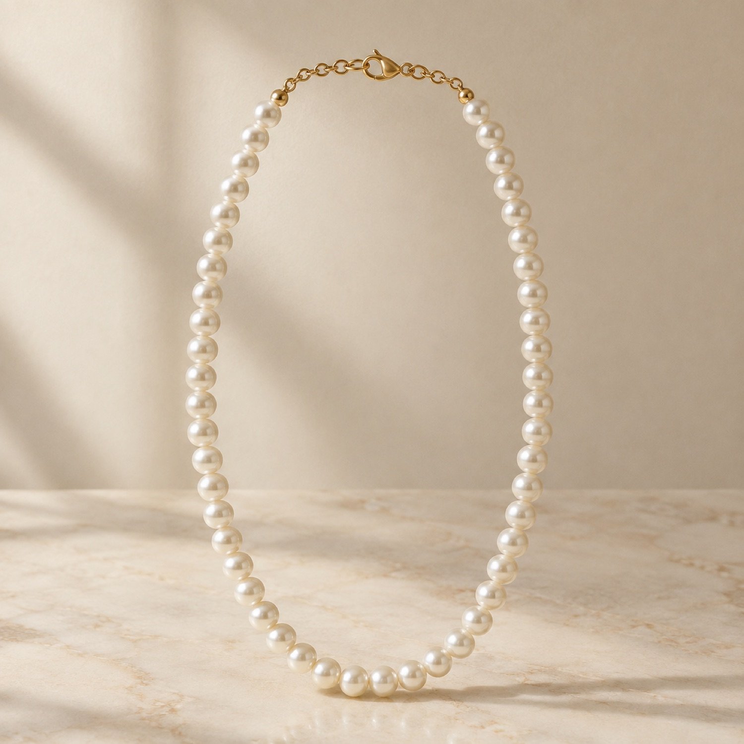 Fenn Glass-Pearl Necklace in Ivory / gold-tone