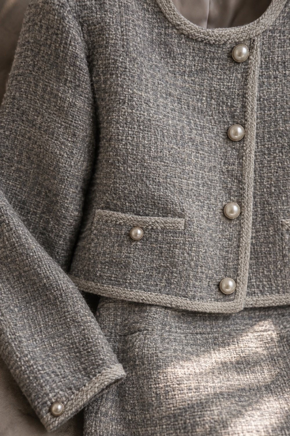 Brearley Pearl-Button Set in Dove grey — detail